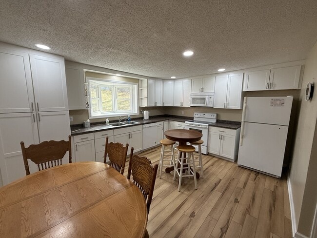 Building Photo - 130 Bobby Rash Rd