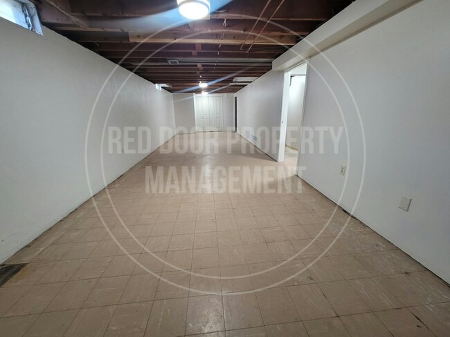 Building Photo - 1402 W Lotus St