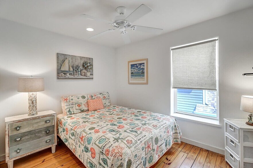 Building Photo - 2120 Eleventh Street-SI ID1023198P