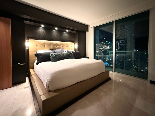 Master Bedroom - 500 Brickell Ave