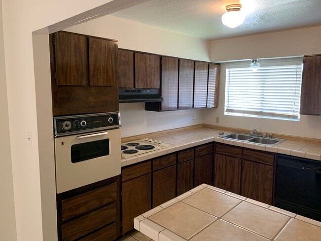 Building Photo - 2624 Kilcarey Ct