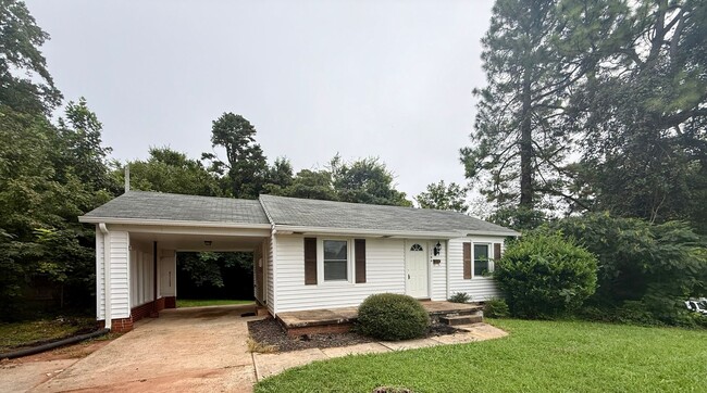 Building Photo - Two bedroom, 1 bath house in Burlington