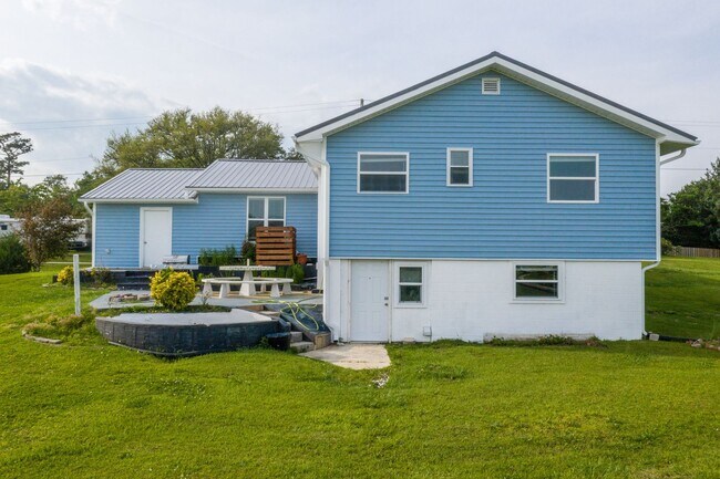 Building Photo - 108 Hawkins Creek Ln