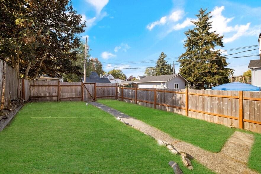 Building Photo - 4116 S Thompson Ave