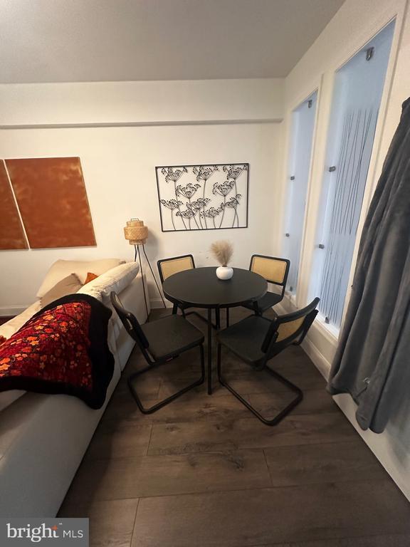 Building Photo - 1 Scott Cir NW