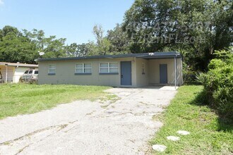 Building Photo - 4 Bed 1 Bath with Carport - Completely Rem...