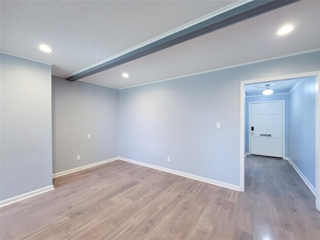 Building Photo - 8310 Gulf Tree Ln