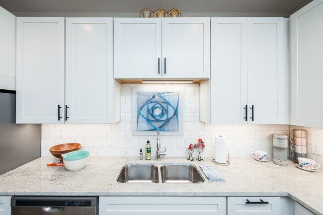 Building Photo - 121 Larchmere