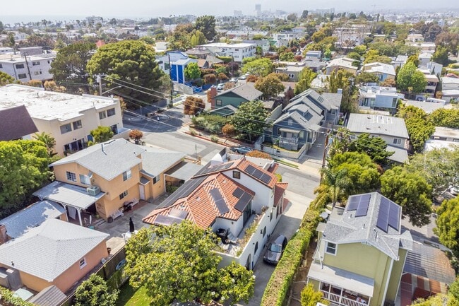 Building Photo - Prime Single Family Home