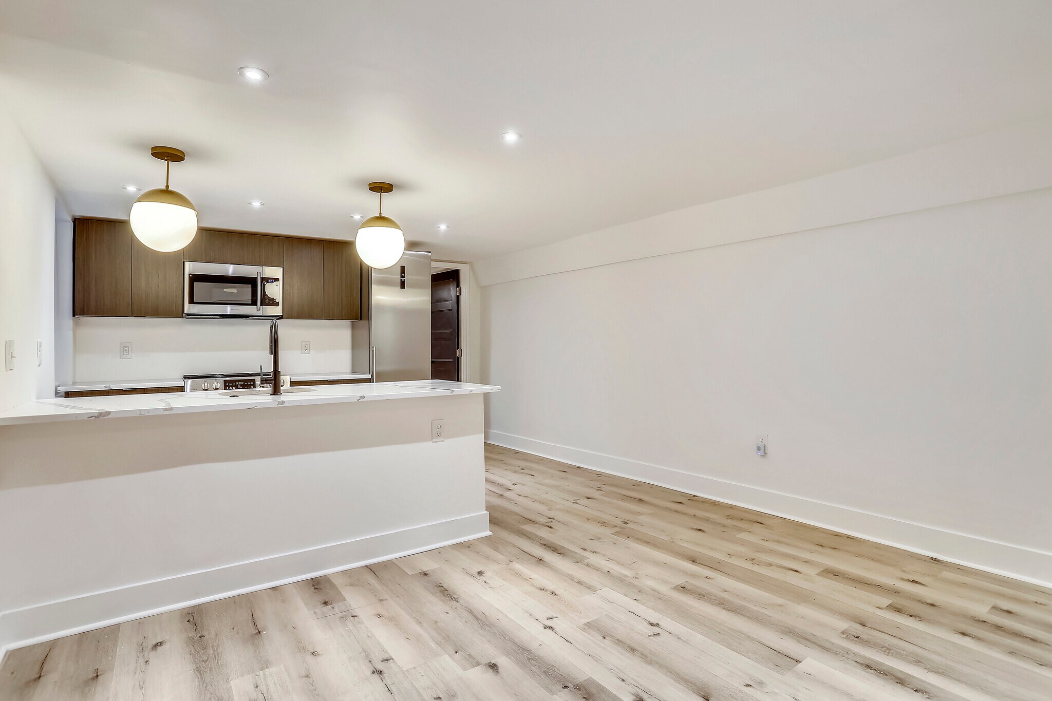 Building Photo - 1855 Mintwood Pl NW