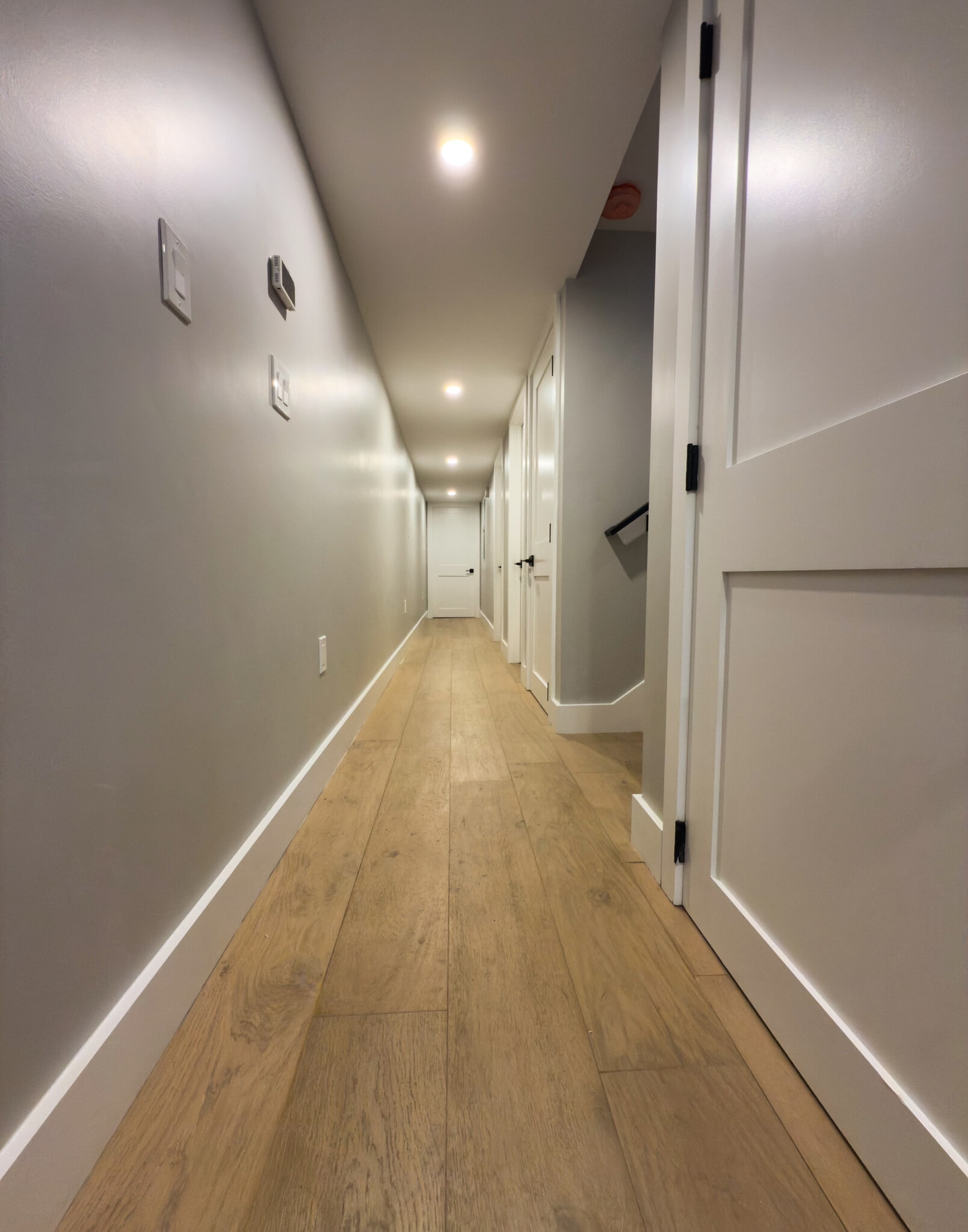 Hallway to bedrooms/bathrooms - 19 High St