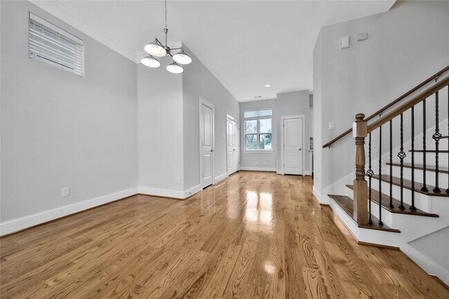 Building Photo - 626 E 28th St