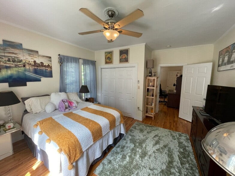 Building Photo - 13 Capron St