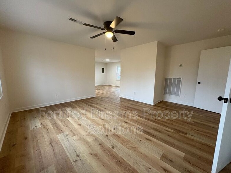 Building Photo - 431 Peeden Dr