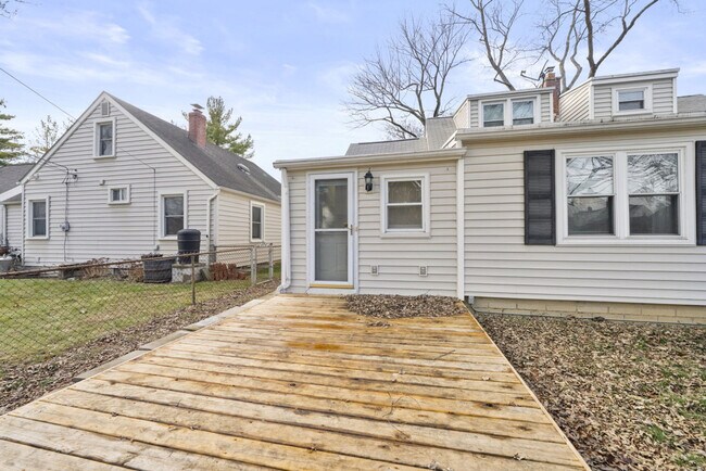 Building Photo - 1710 Hess Blvd