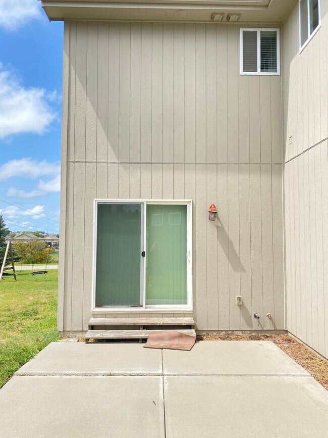 Building Photo - Beautiful & Nearly new SW Chalco area 4 bed Two Story