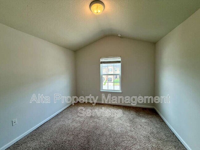 Building Photo - 6812 Roundleaf Dr