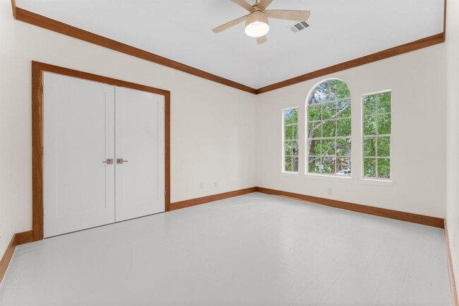 Building Photo - 106 N Floral Leaf Cir