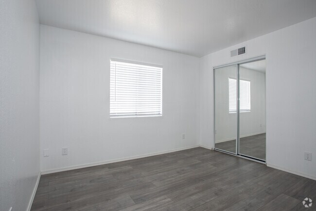 2BR, 1BA - 850SF - Bellevue Estates