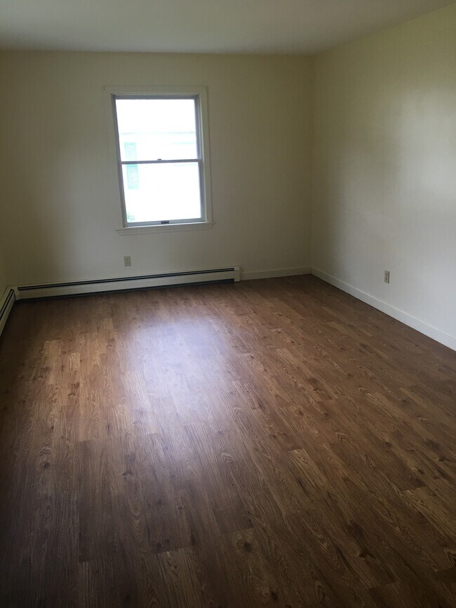 Building Photo - 11A Evergreen Dr