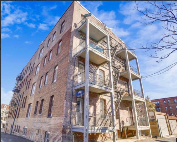 Building Photo - 1340 Fairmont St NW