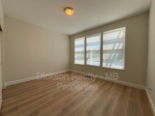Building Photo - 4711 Bradford Ln