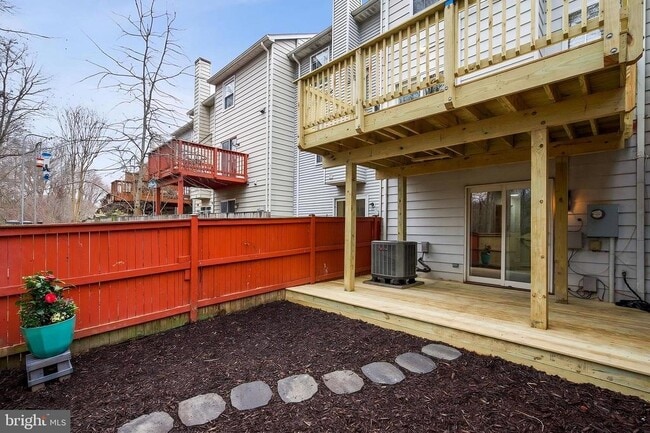 Building Photo - 8552 Southlawn Ct