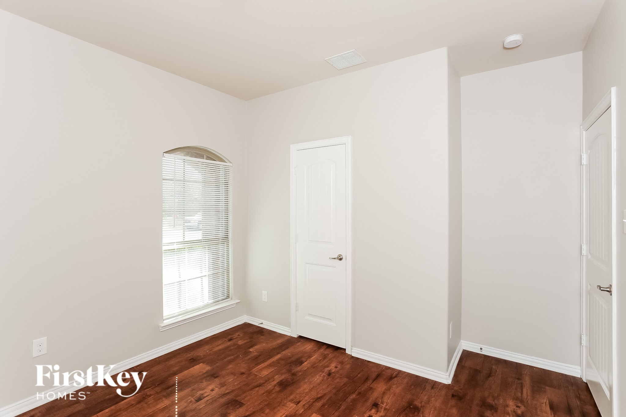 Building Photo - 927 Ranch Rd