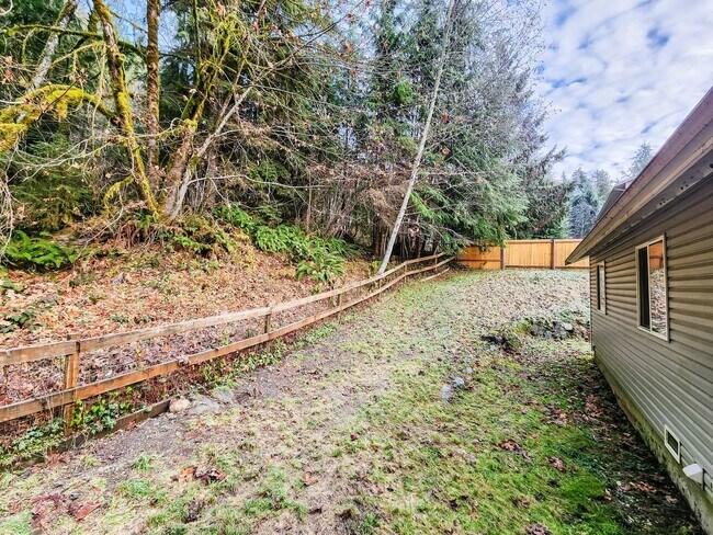 Building Photo - Quiet Granite Falls Rambler