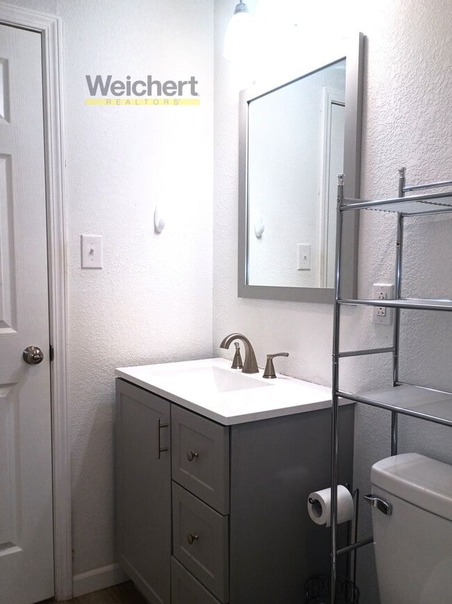 Building Photo - 718 S 4th St