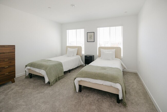 Building Photo - BRAND NEW 4/2.5 Lennar In Riverstone Community