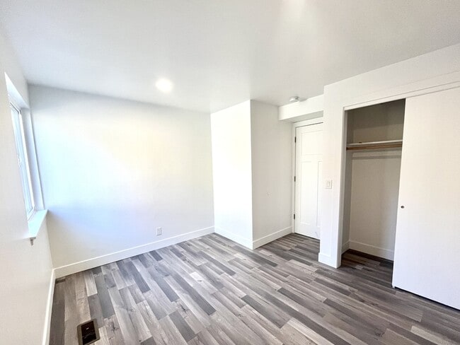 Building Photo - 26 W Girard Ave