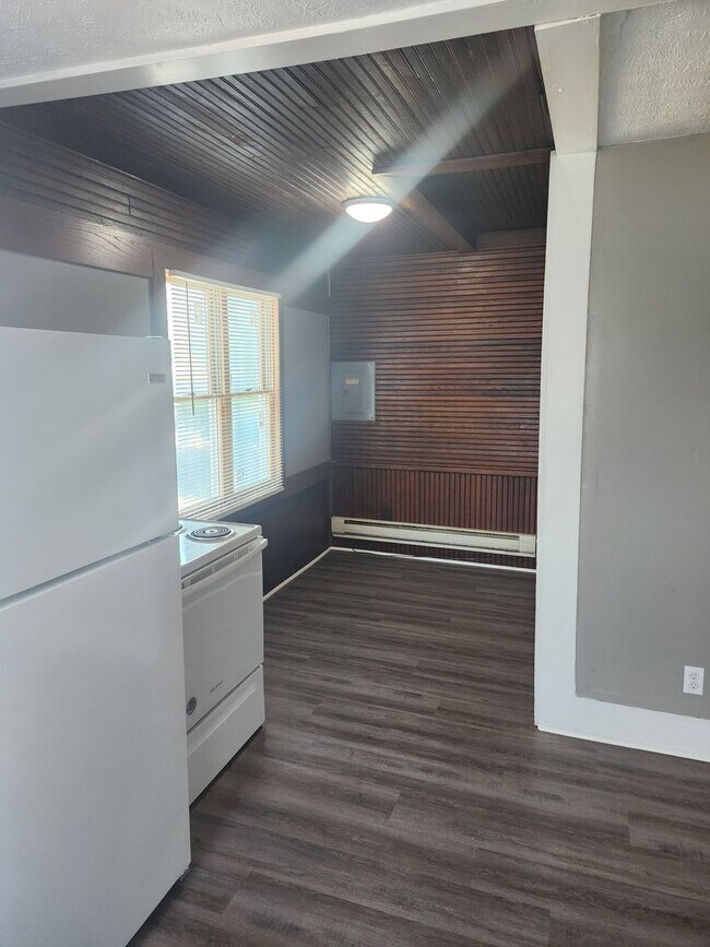 Building Photo - 312 01-1/2 11th Street