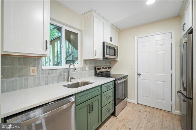 Building Photo - 10264 Redtail Ct