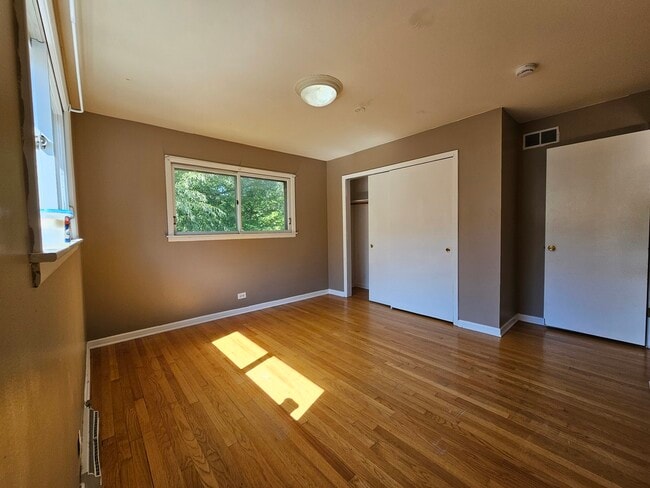 Building Photo - 9924 N Crawford Ave
