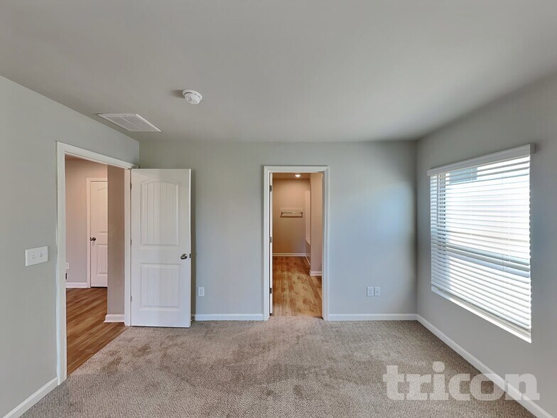 Building Photo - 930 Equine Dr