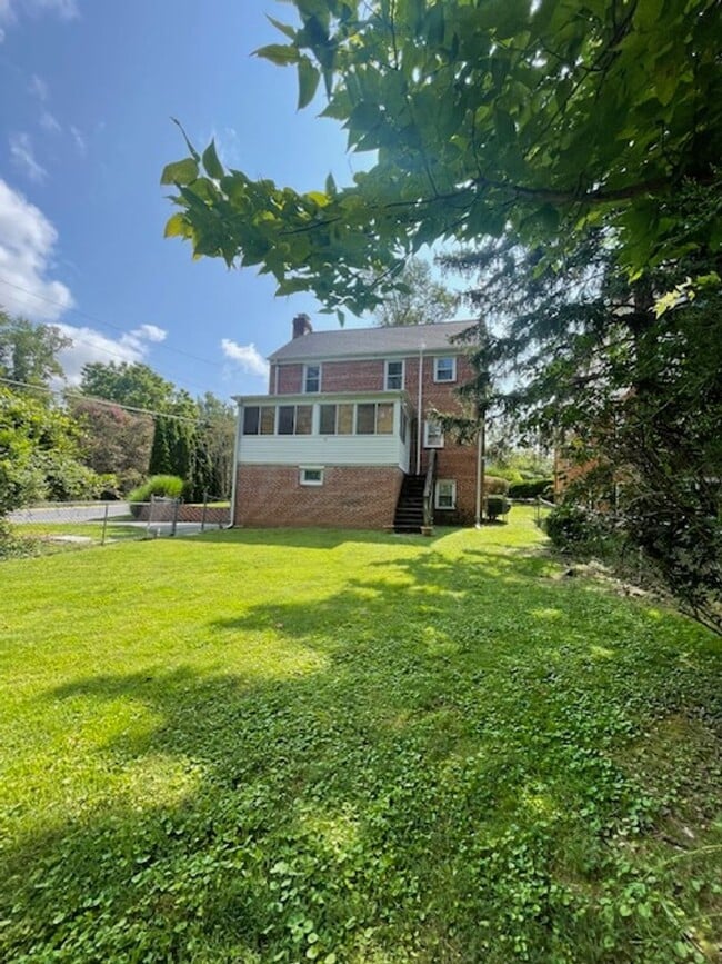 Building Photo - CHARMING BRICK COLONIAL HOME IN ROCKVILLE,...