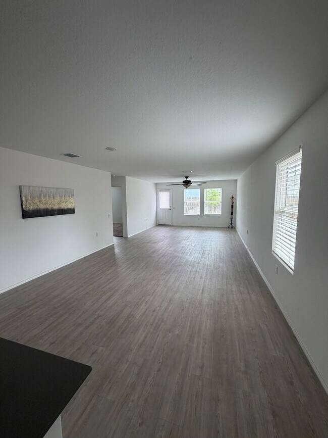 Building Photo - Move in Special! All Appliances included!!