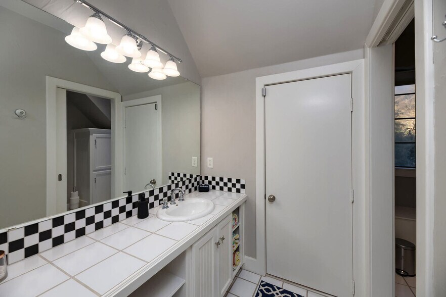 Building Photo - 149 Betty Dr