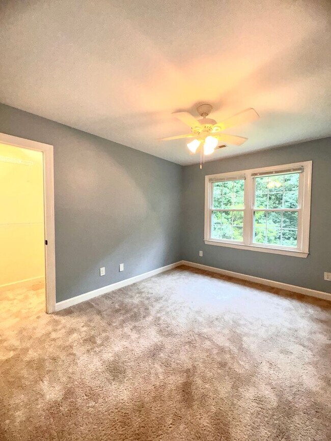 Building Photo - Spacious 4BR 2.5BA Home in Adams Farm with...