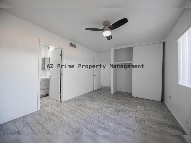 Building Photo - 6822 N 35th Ave