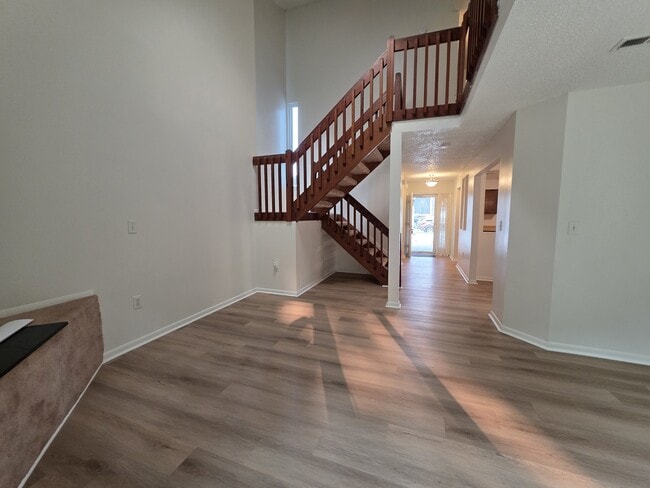 Building Photo - 4080 Sherman Oaks Ave