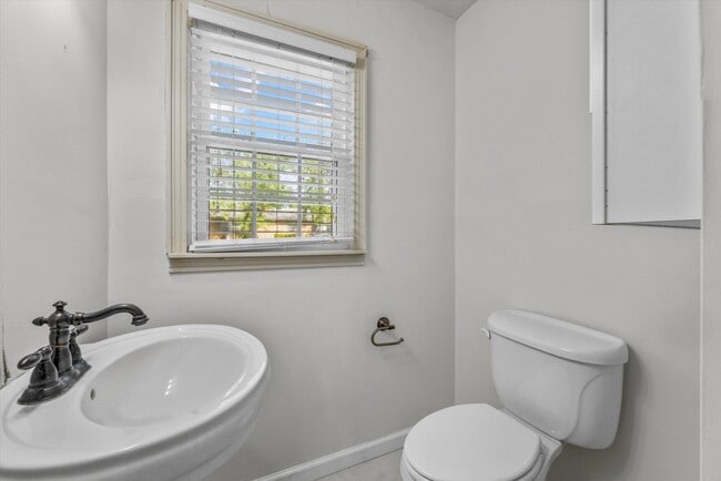 Building Photo - 600 Gale Ln