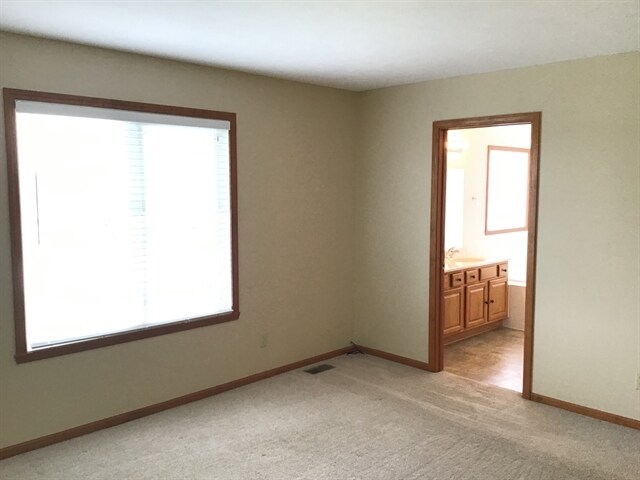 Building Photo - 408 Sherman Ln