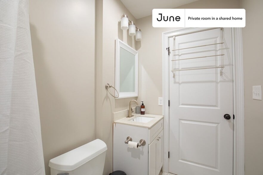 Building Photo - Room in Shared 3 bed/1 bath home