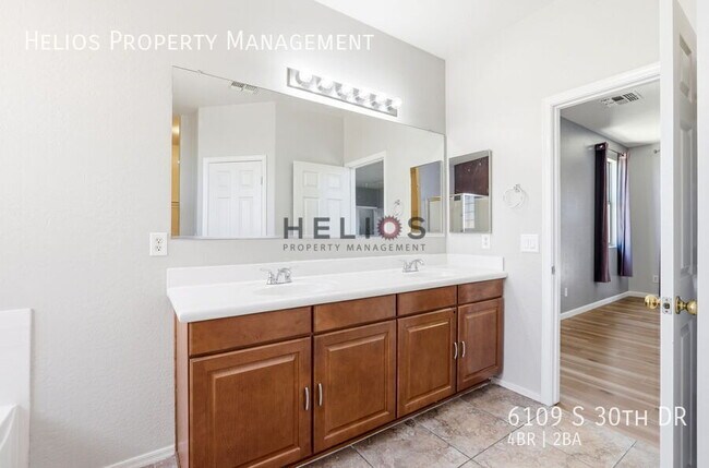 Building Photo - 6109 S 30th Dr