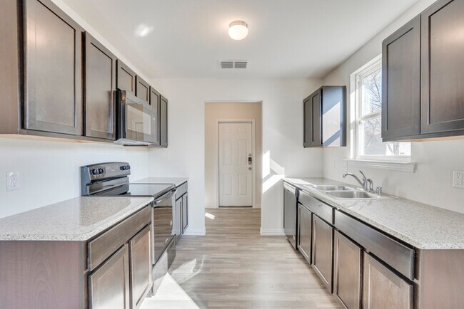 Building Photo - HALF OFF One Month Rent!*