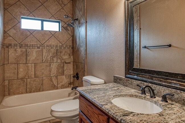 Building Photo - 210 Alyssa Dr