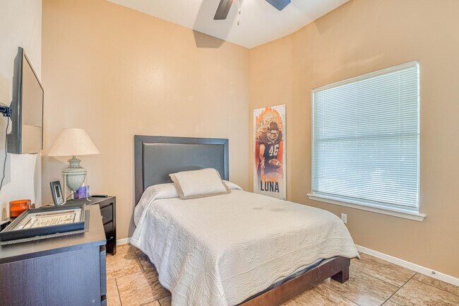 Building Photo - 7701 Maple Landing Court