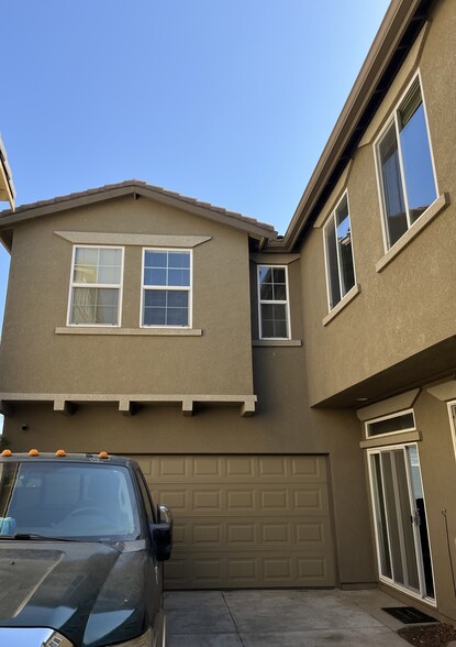 Building Photo - 338 Blue Sky Dr